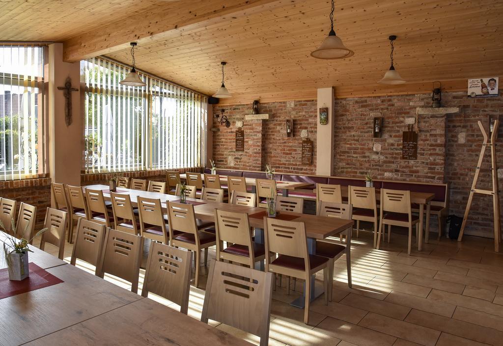 Landhotel Zum Adler Oberbechingen المظهر الخارجي الصورة