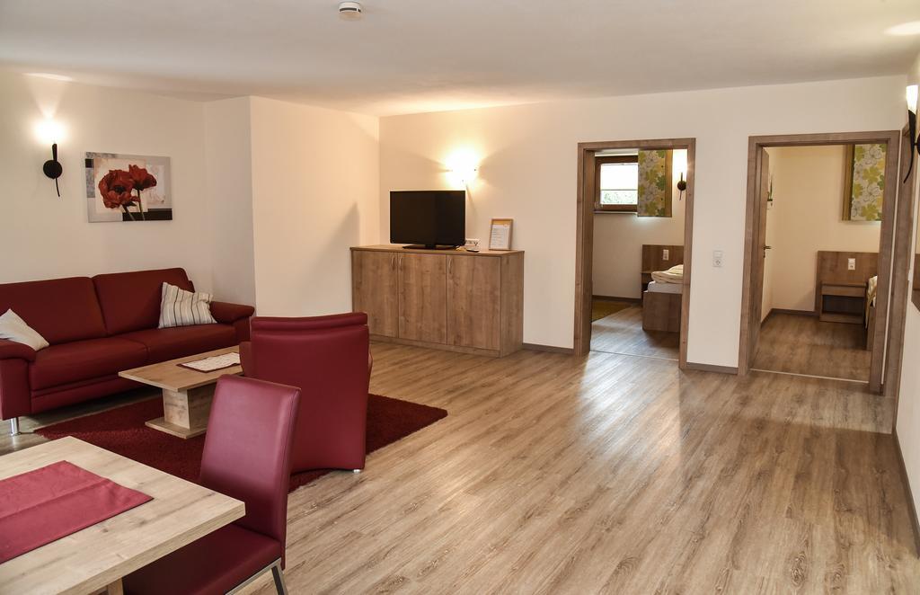 Landhotel Zum Adler Oberbechingen المظهر الخارجي الصورة
