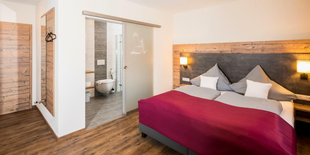 Landhotel Zum Adler Oberbechingen المظهر الخارجي الصورة
