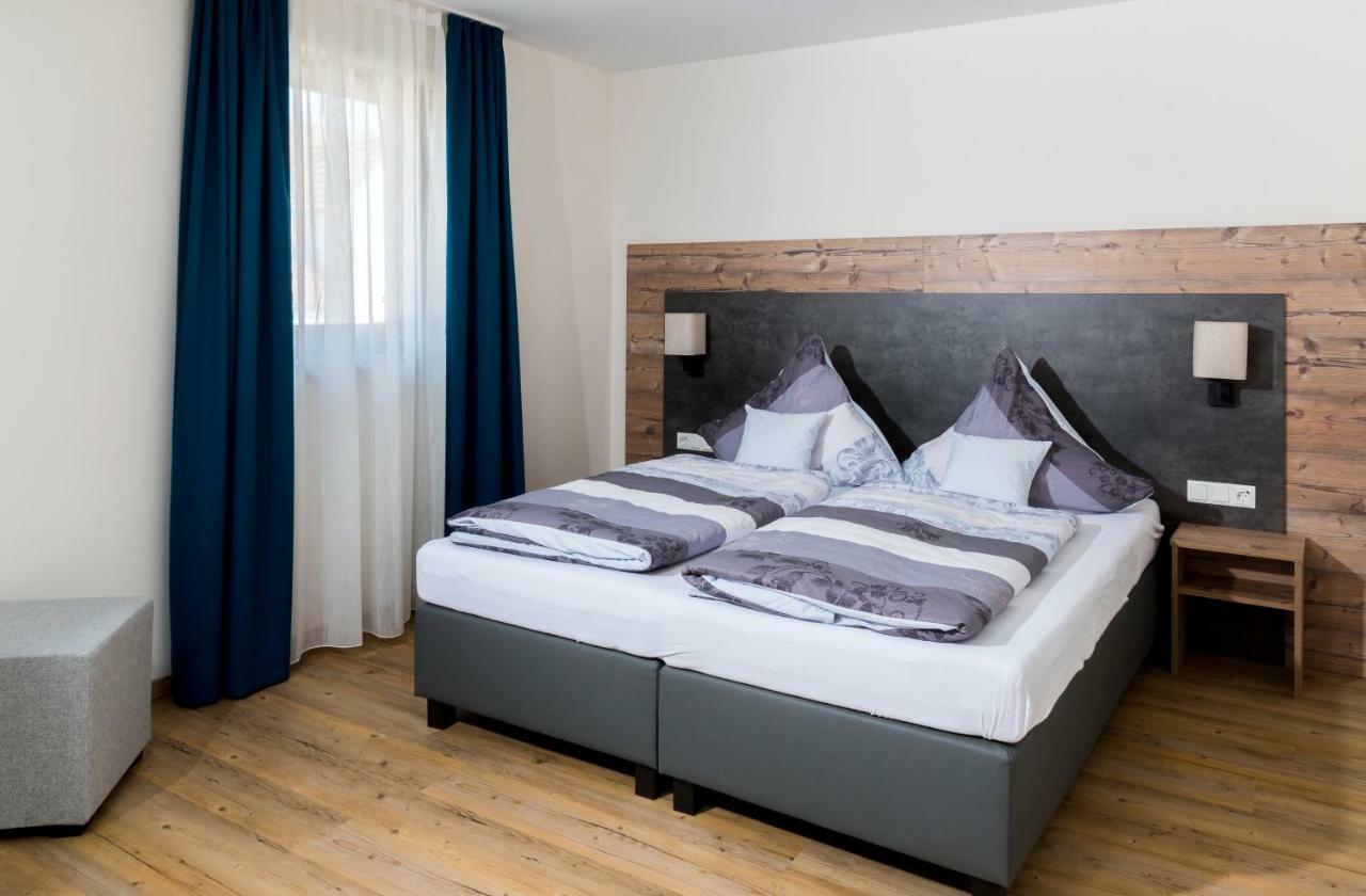 Landhotel Zum Adler Oberbechingen المظهر الخارجي الصورة